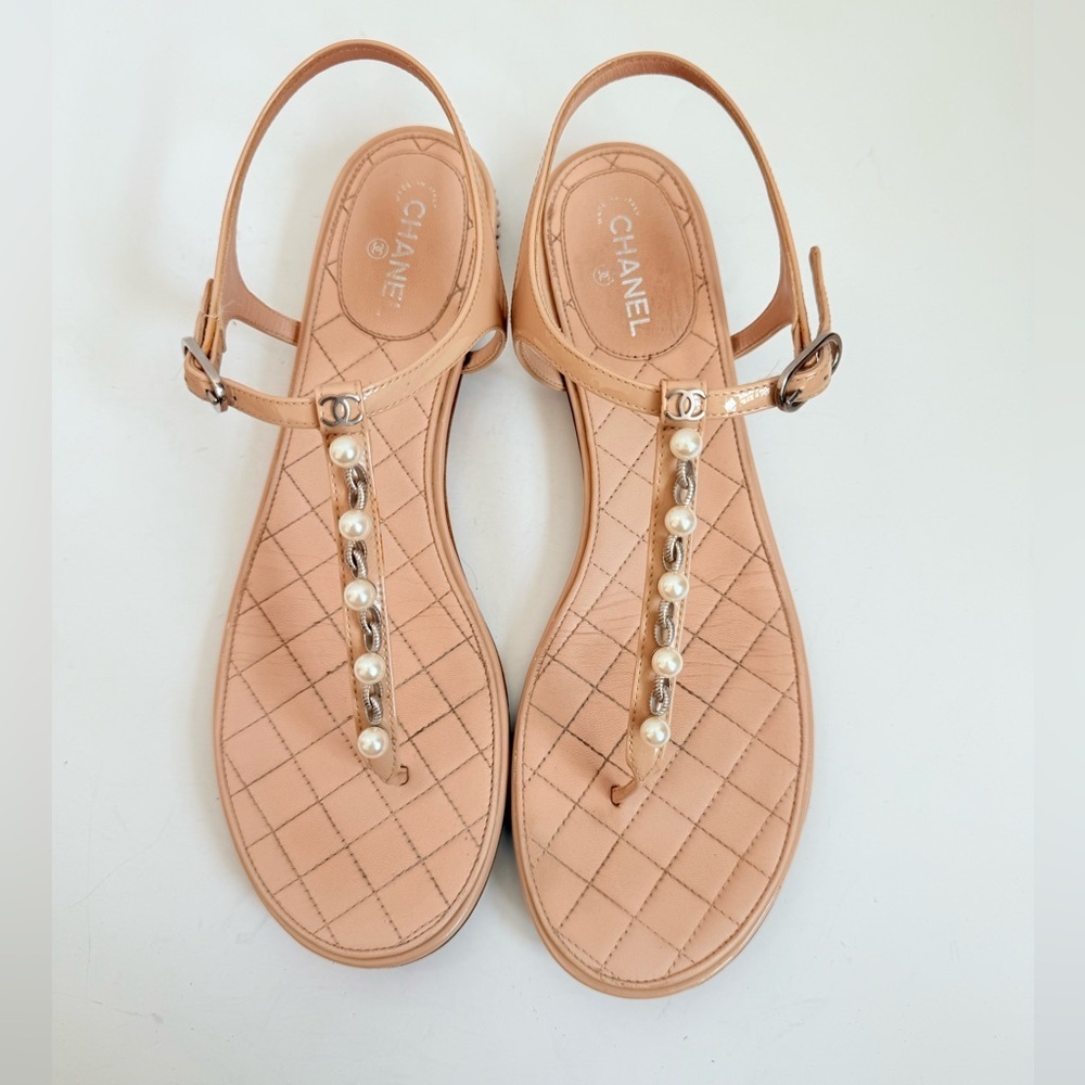 Chanel Nude Pink Pearl CC Quilted Patent T Strap Slingback Sandals 39.5C
